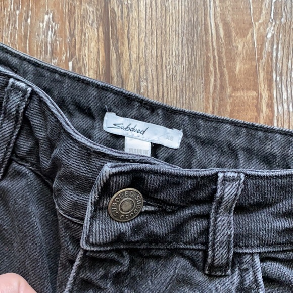 Black Raw Hem Jean Mini Skirt - Picture 2 of 4